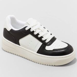 Wild Fable Netty Black & White Sneakers 6.5